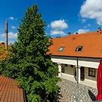 Servita Udvarhaz Bed & Breakfast