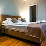 Servita Udvarhaz 3*