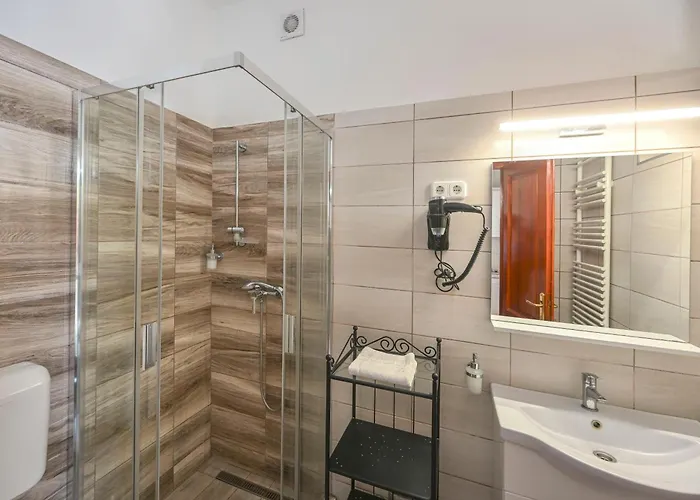 Servita Udvarhaz إغير