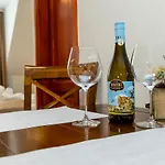 Servita Udvarhaz 3*