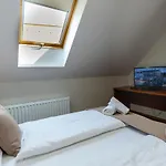Servita Udvarhaz 3*
