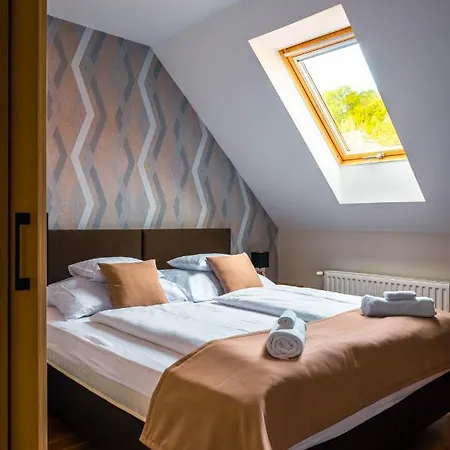 Alojamento de Acomodação e Pequeno-almoço Servita Udvarház Eger