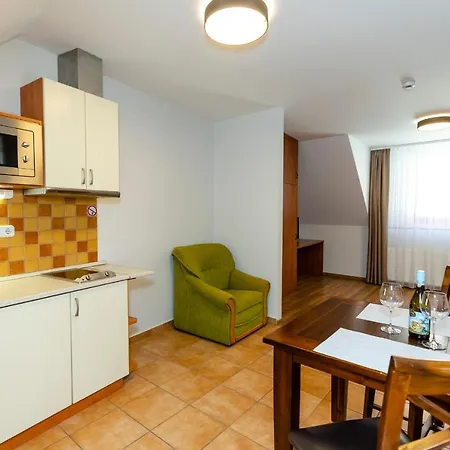 Alojamento de Acomodação e Pequeno-almoço Servita Udvarház 3*