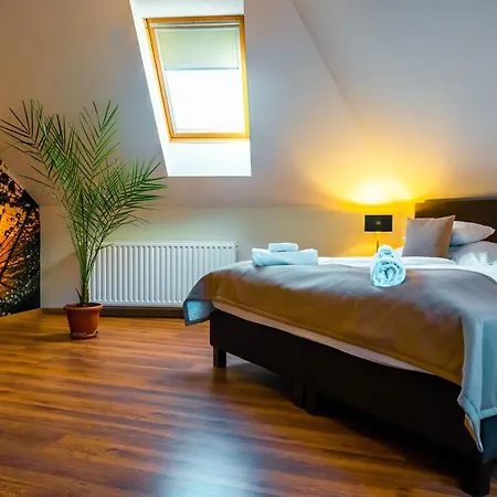 Servita Udvarház Alojamento de Acomodação e Pequeno-almoço Eger