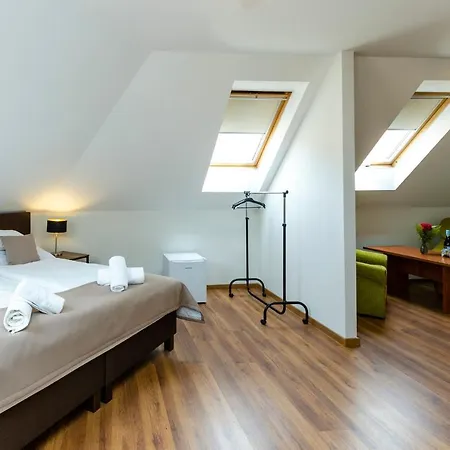 Alojamento de Acomodação e Pequeno-almoço Servita Udvarház