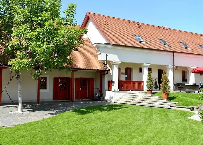 Servita Udvarhaz Bed & Breakfast 3*