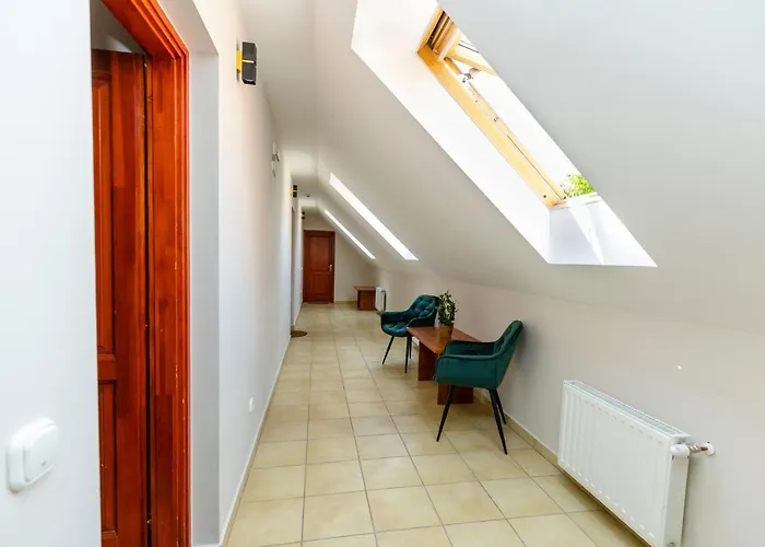 Servita Udvarhaz Eger