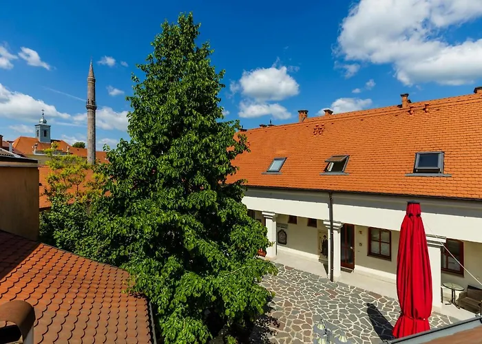 Servita Udvarhaz Bed & Breakfast