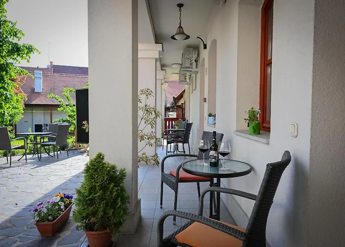 Servita Udvarhaz فندق مبيت وإفطار 3*